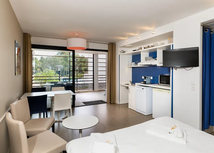 Sowell Family Riviera فندق